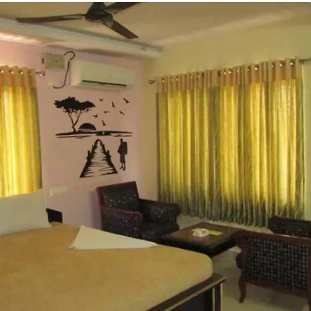 Maruthi Residency Inn & Restaurant 하이데라바드 외부 사진